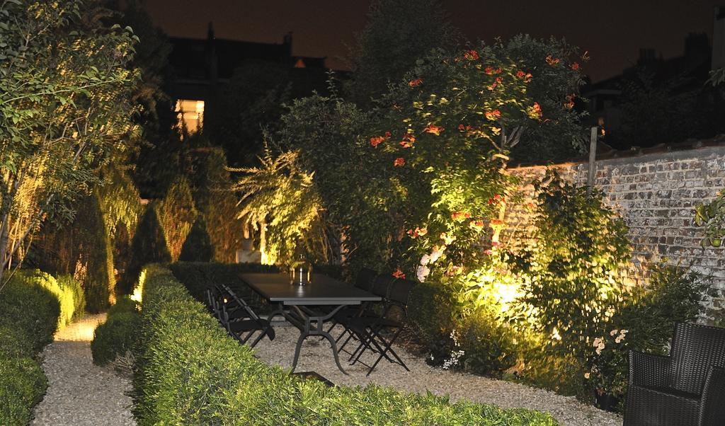 B&B Un Jardin En Ville Saint-Gilles Luaran gambar
