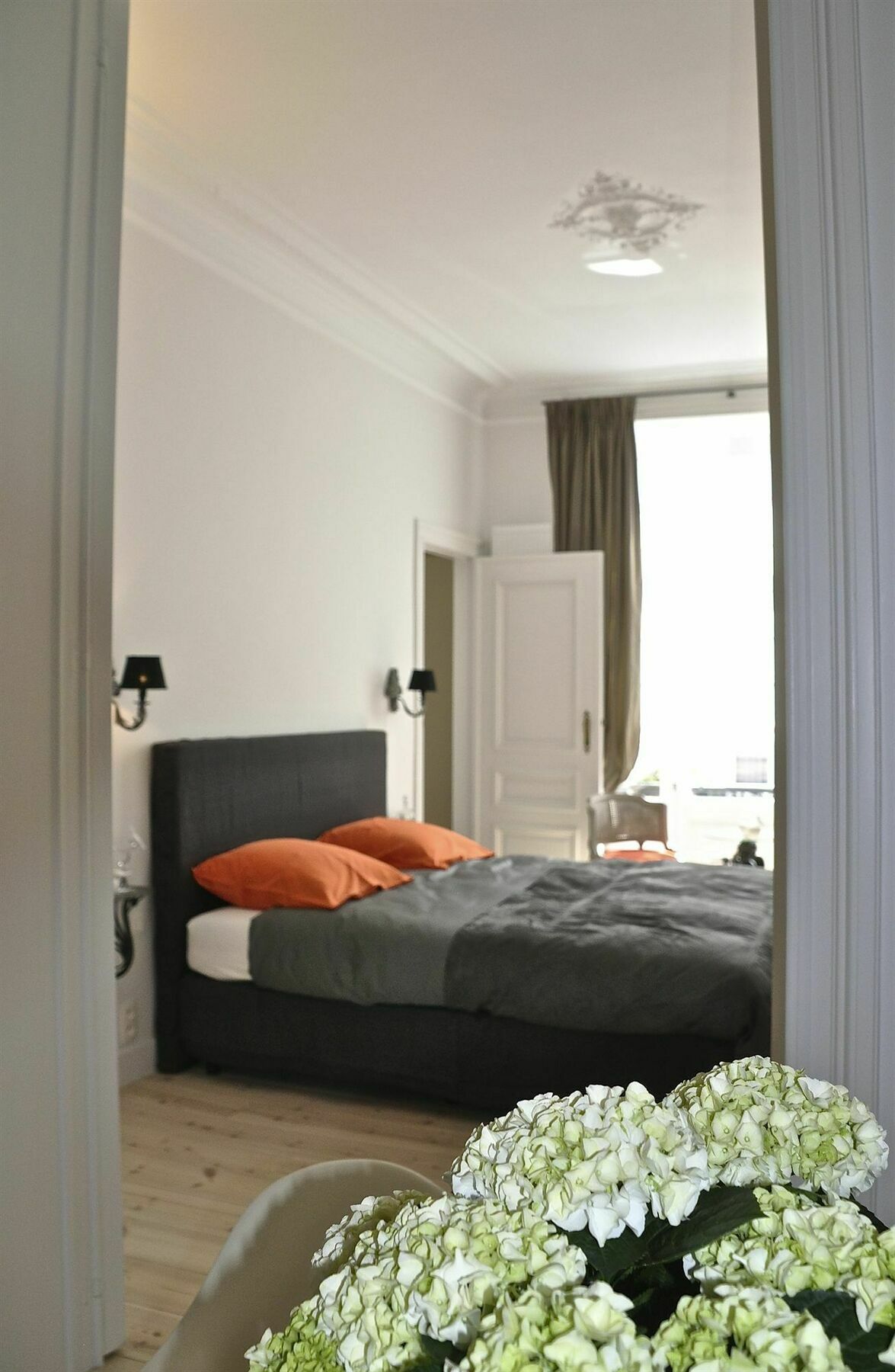 B&B Un Jardin En Ville Saint-Gilles Luaran gambar