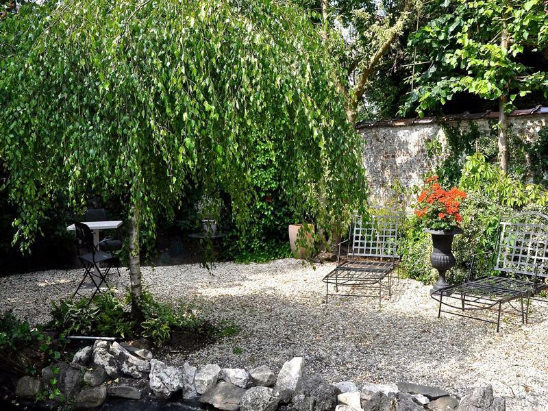 B&B Un Jardin En Ville Saint-Gilles Luaran gambar